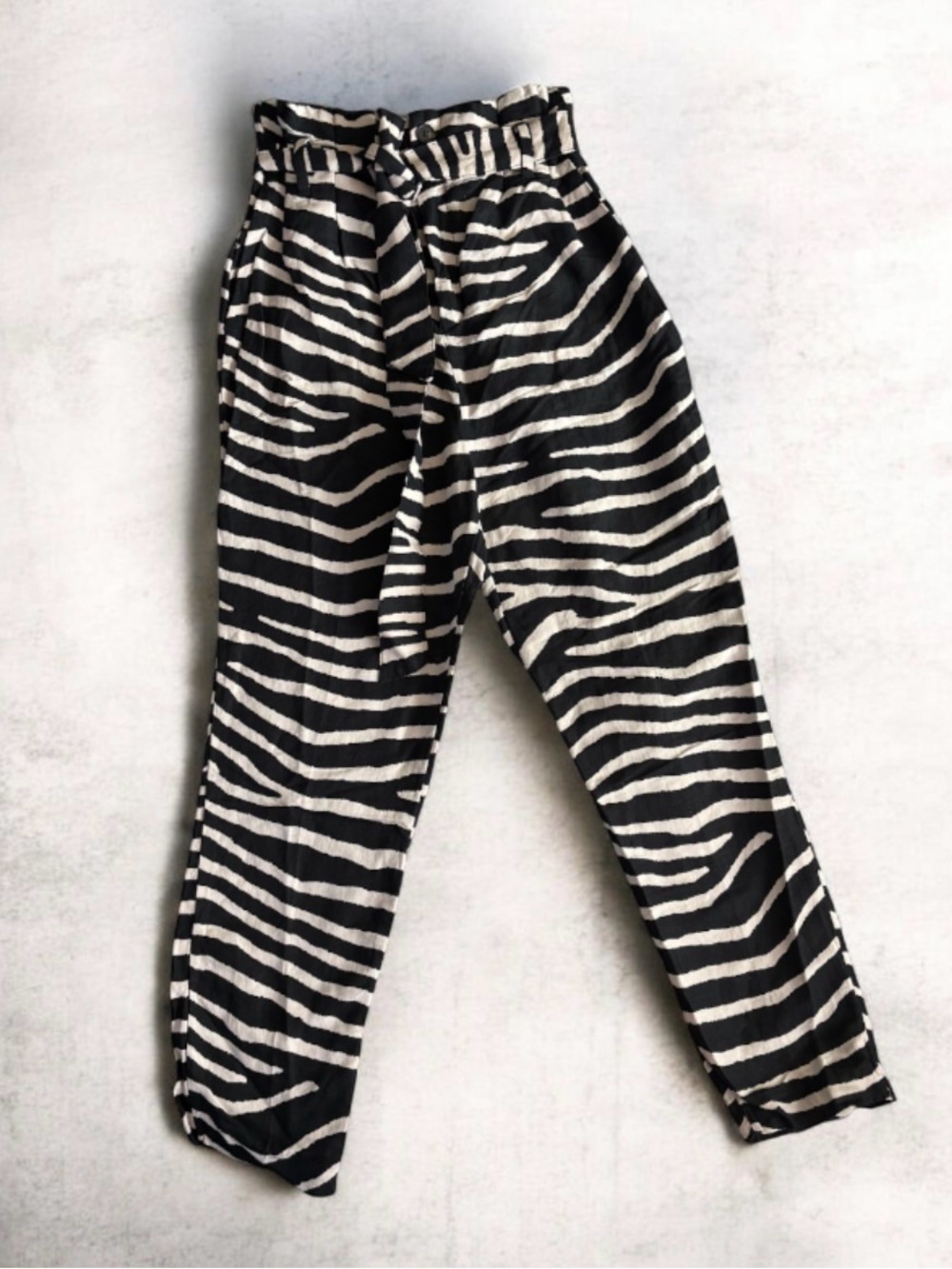 H&M Zebra Print Paperbag Waist Linen Blend Pants Size 2 Tapered Pleated Belted